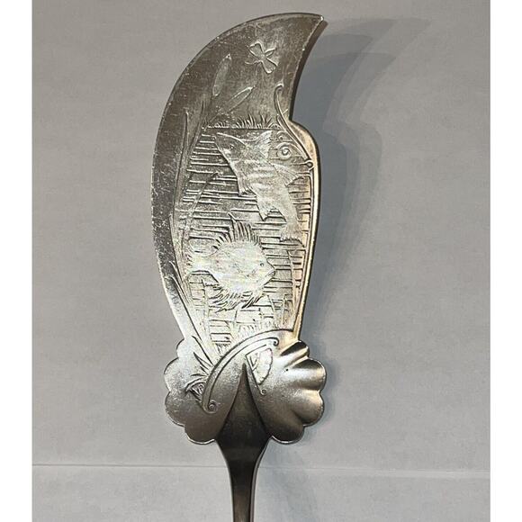 ANTIQUE 1879 REED & BARTON SILVERPLATE FISH SERVER! ORNATE! 11.5” - Picture 3 of 12